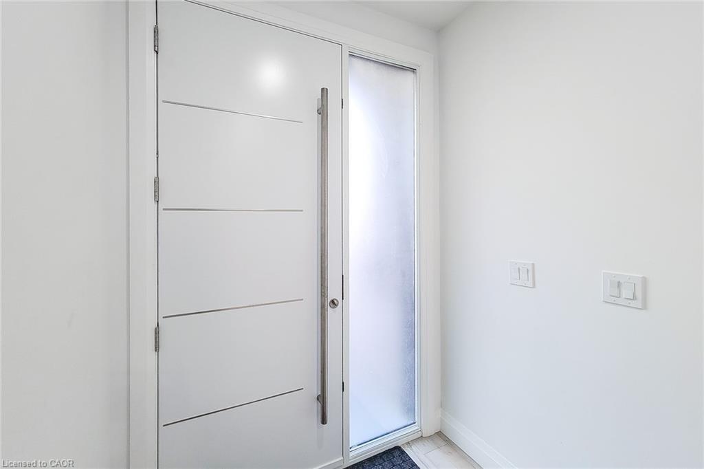 8 Devonport Street, Hamilton, ON - Indoor Photo Showing Other Room