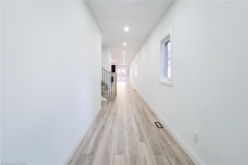 8 Devonport Street, Hamilton, ON - Indoor Photo Showing Other Room