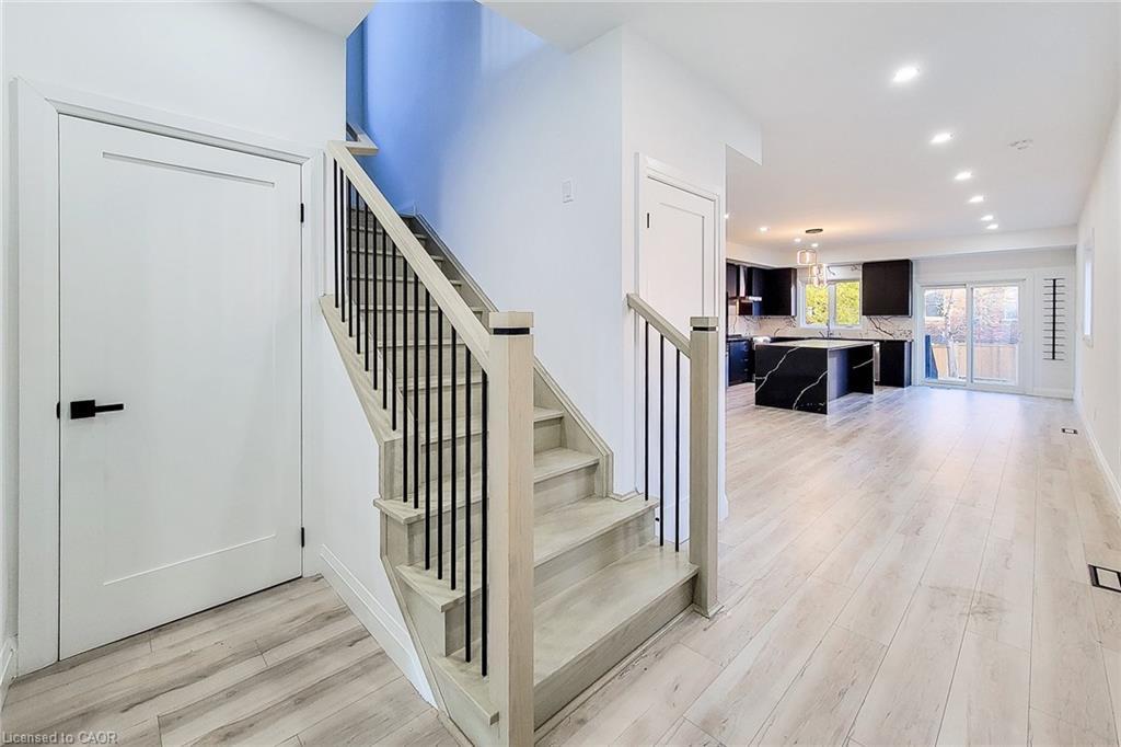 8 Devonport Street, Hamilton, ON - Indoor Photo Showing Other Room