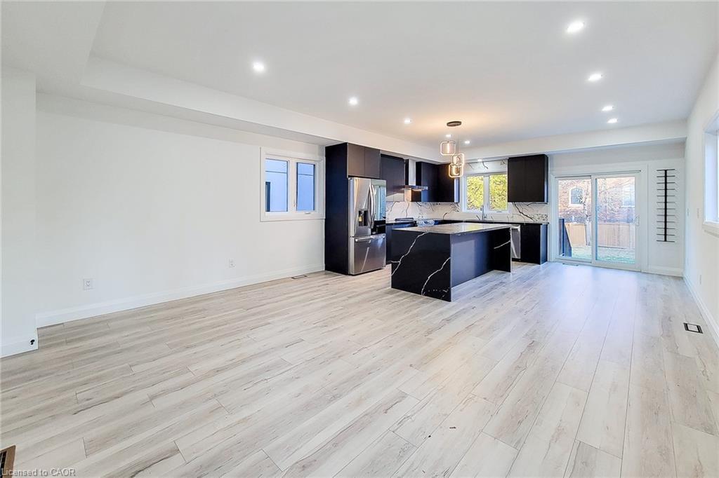 8 Devonport Street, Hamilton, ON - Indoor