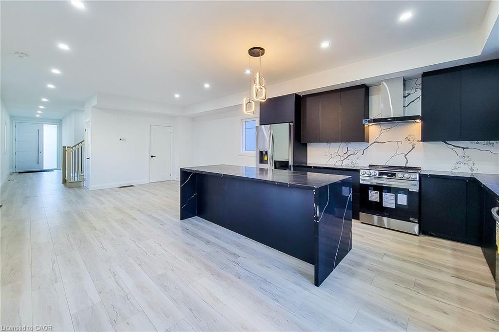 8 Devonport Street, Hamilton, ON - Indoor Photo Showing Kitchen With Upgraded Kitchen