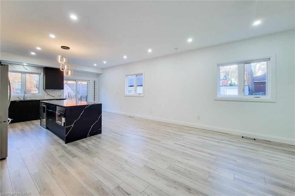 8 Devonport Street, Hamilton, ON - Indoor