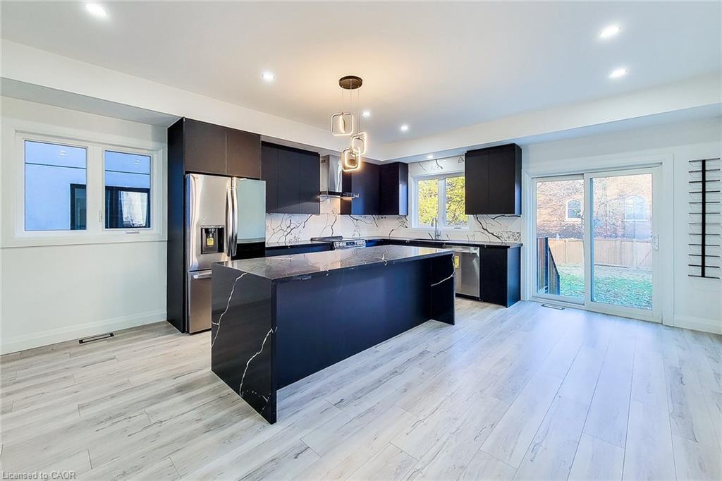 8 Devonport Street, Hamilton, ON - Indoor Photo Showing Kitchen With Upgraded Kitchen
