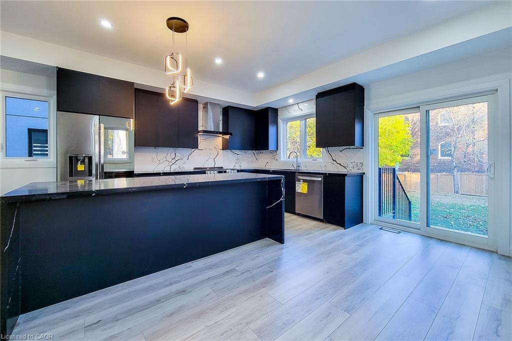 8 Devonport Street, Hamilton, ON - Indoor Photo Showing Kitchen With Upgraded Kitchen