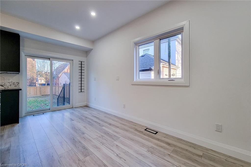 8 Devonport Street, Hamilton, ON - Indoor Photo Showing Other Room