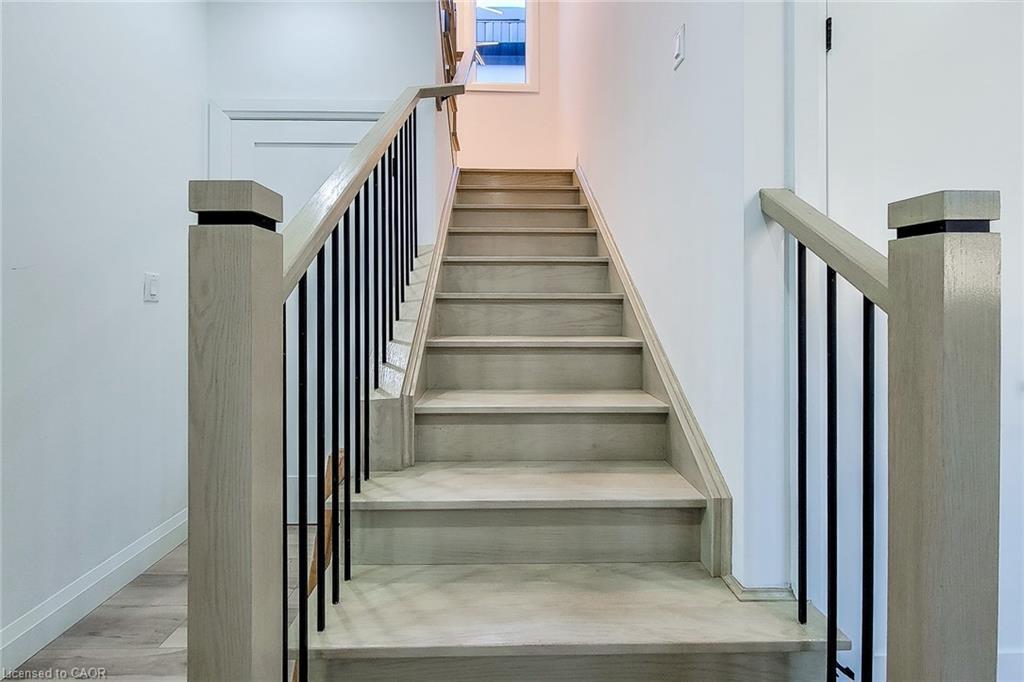 8 Devonport Street, Hamilton, ON - Indoor Photo Showing Other Room