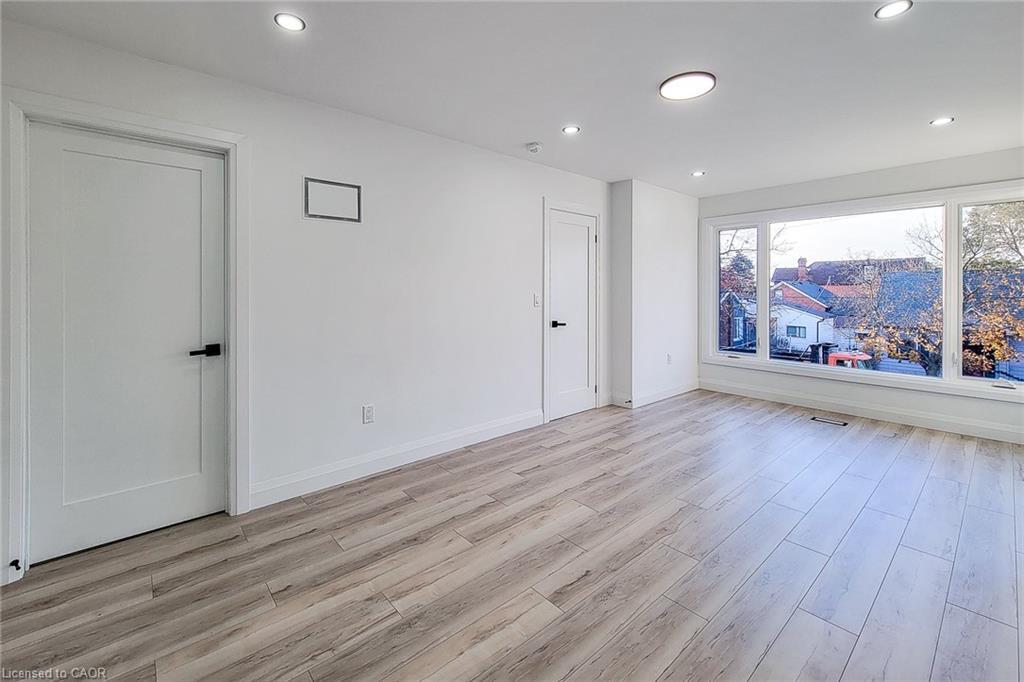 8 Devonport Street, Hamilton, ON - Indoor