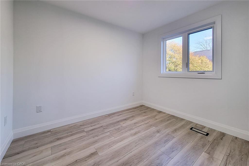 8 Devonport Street, Hamilton, ON - Indoor Photo Showing Other Room