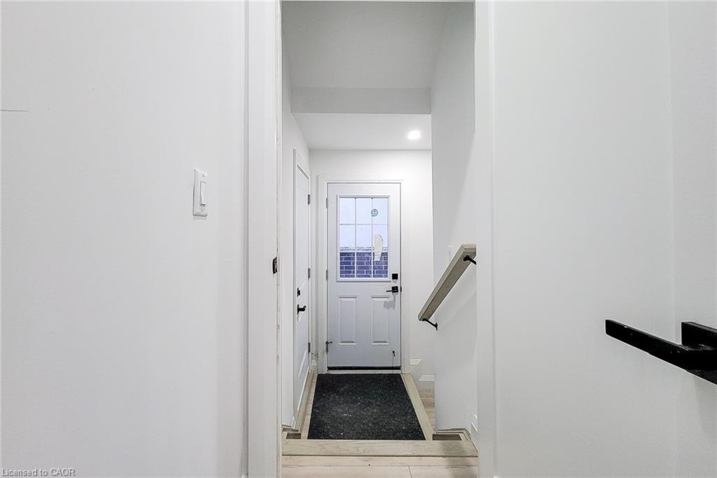 8 Devonport Street, Hamilton, ON - Indoor Photo Showing Other Room