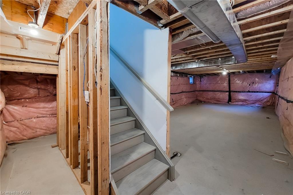 8 Devonport Street, Hamilton, ON - Indoor