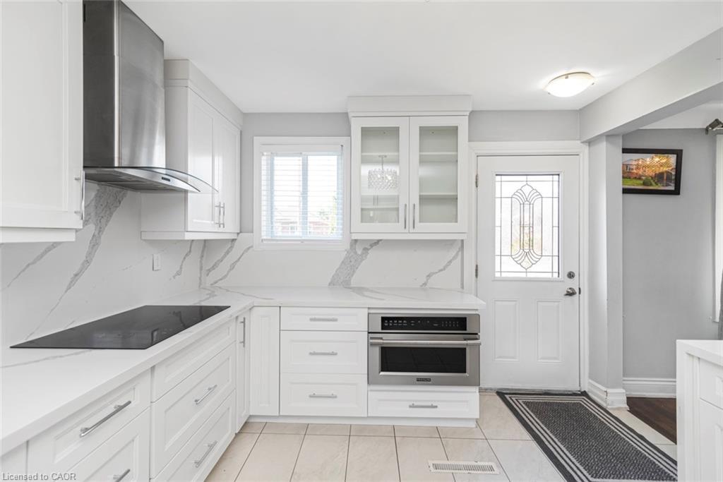 33 Alderney Avenue, Hamilton, ON - Indoor Photo Showing Kitchen