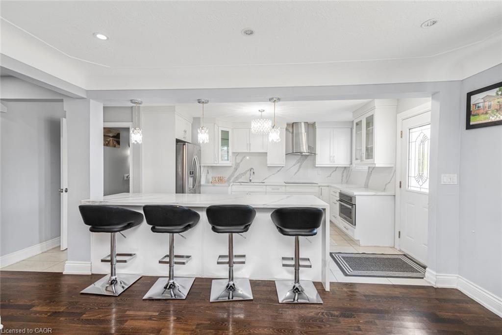 33 Alderney Avenue, Hamilton, ON - Indoor Photo Showing Kitchen