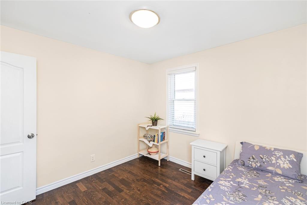 33 Alderney Avenue, Hamilton, ON - Indoor Photo Showing Bedroom