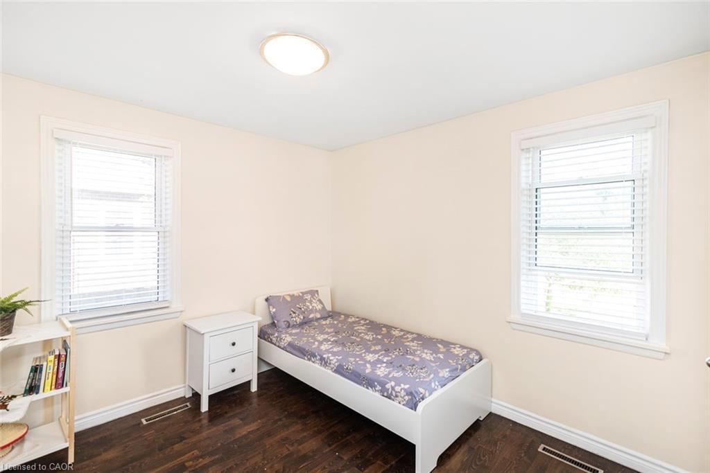 33 Alderney Avenue, Hamilton, ON - Indoor Photo Showing Bedroom