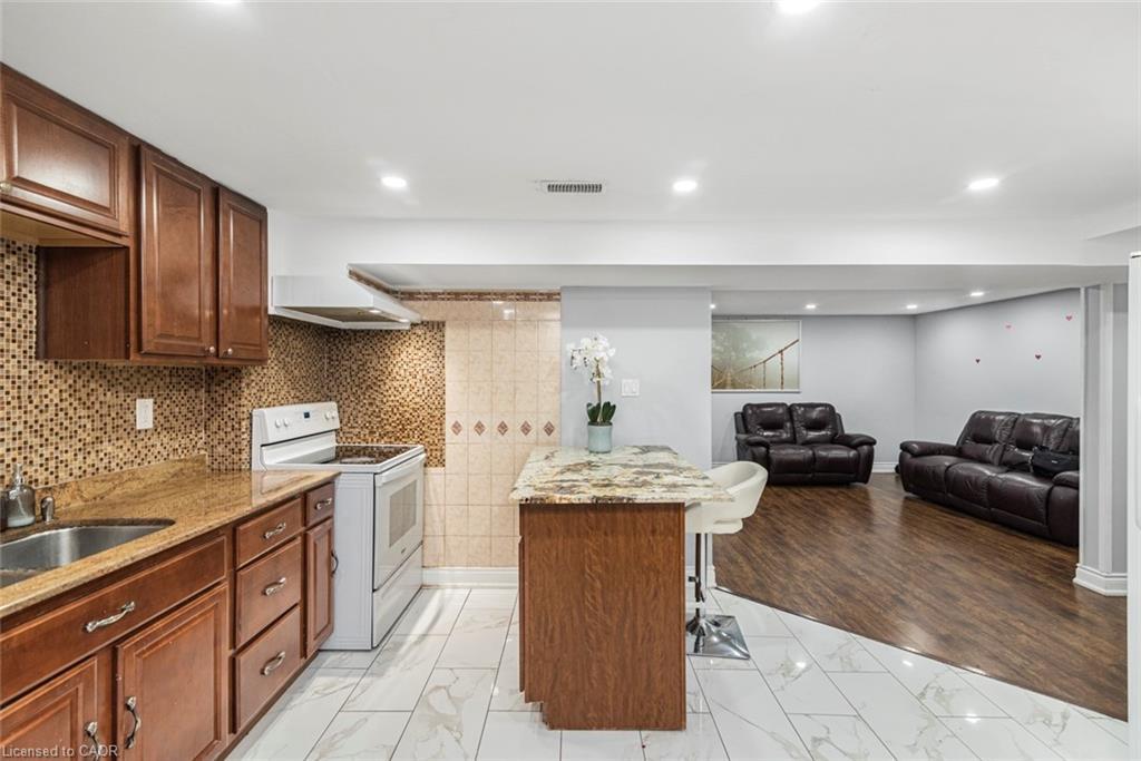 33 Alderney Avenue, Hamilton, ON - Indoor Photo Showing Kitchen