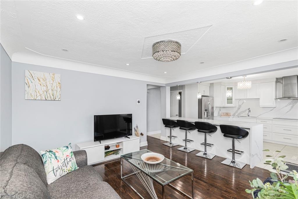 33 Alderney Avenue, Hamilton, ON - Indoor Photo Showing Other Room