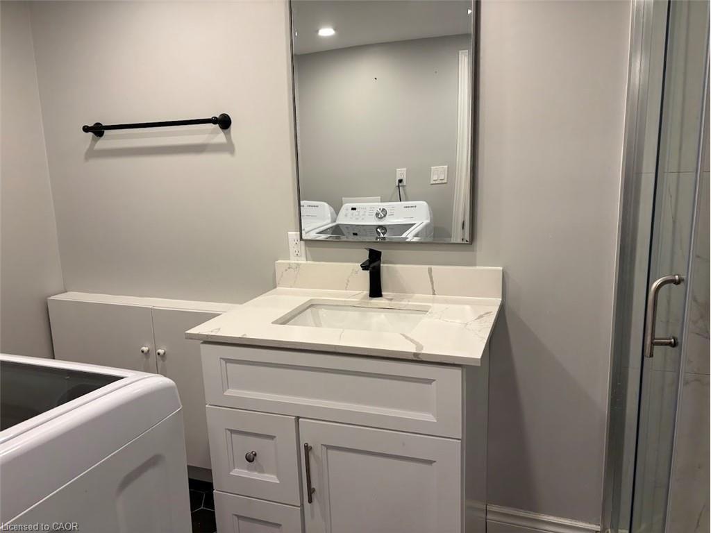 373 East 27Th Street, Hamilton, ON - Indoor Photo Showing Laundry Room