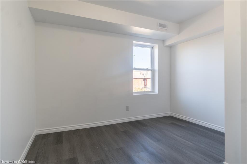 2-107 Victoria Avenue N, Hamilton, ON - Indoor Photo Showing Other Room