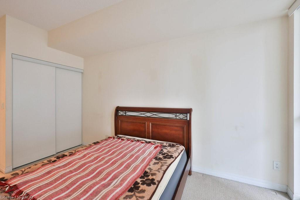 1111-225 Webb Drive, Mississauga, ON - Indoor Photo Showing Bedroom