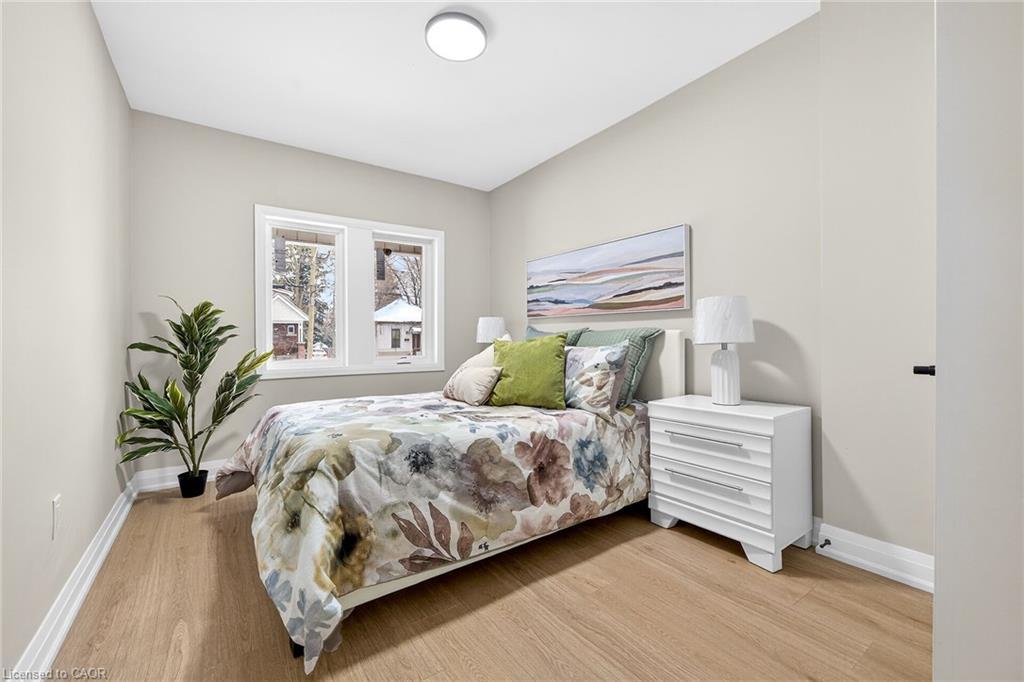 257 Broadway Avenue, Hamilton, ON - Indoor Photo Showing Bedroom