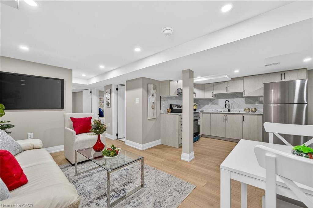 257 Broadway Avenue, Hamilton, ON - Indoor