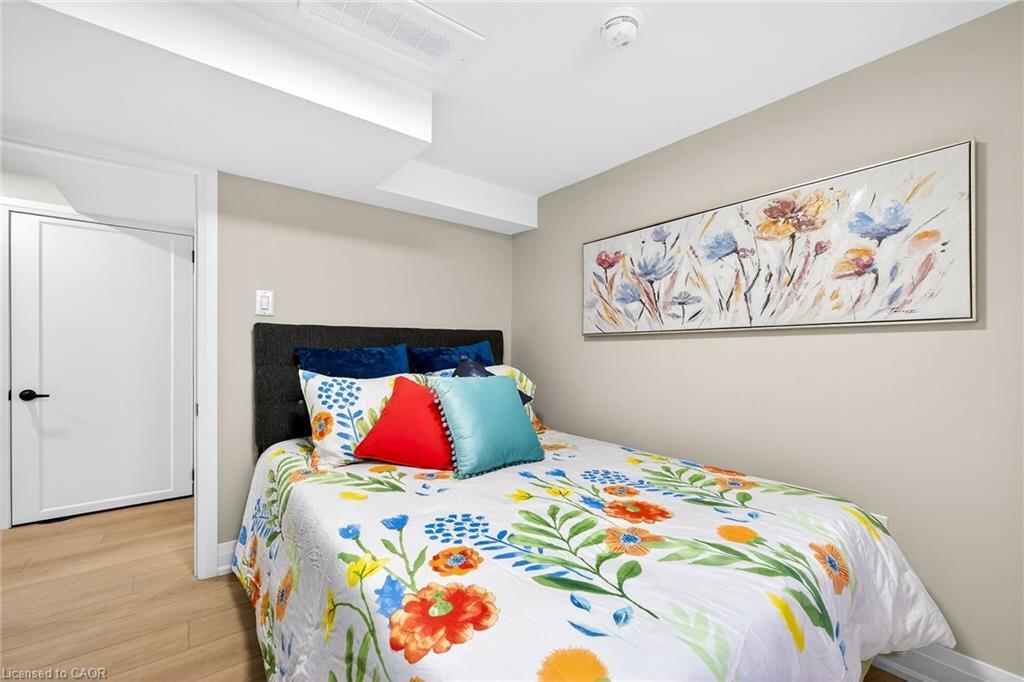 257 Broadway Avenue, Hamilton, ON - Indoor Photo Showing Bedroom