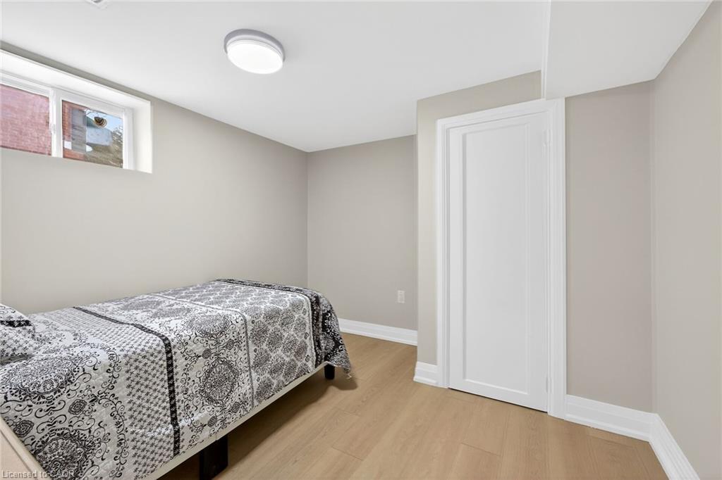 257 Broadway Avenue, Hamilton, ON - Indoor Photo Showing Bedroom