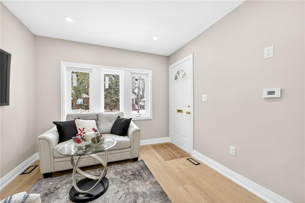 257 Broadway Avenue, Hamilton, ON - Indoor