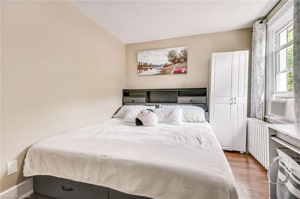 14-25 Mountwood Avenue, Hamilton, ON - Indoor Photo Showing Bedroom