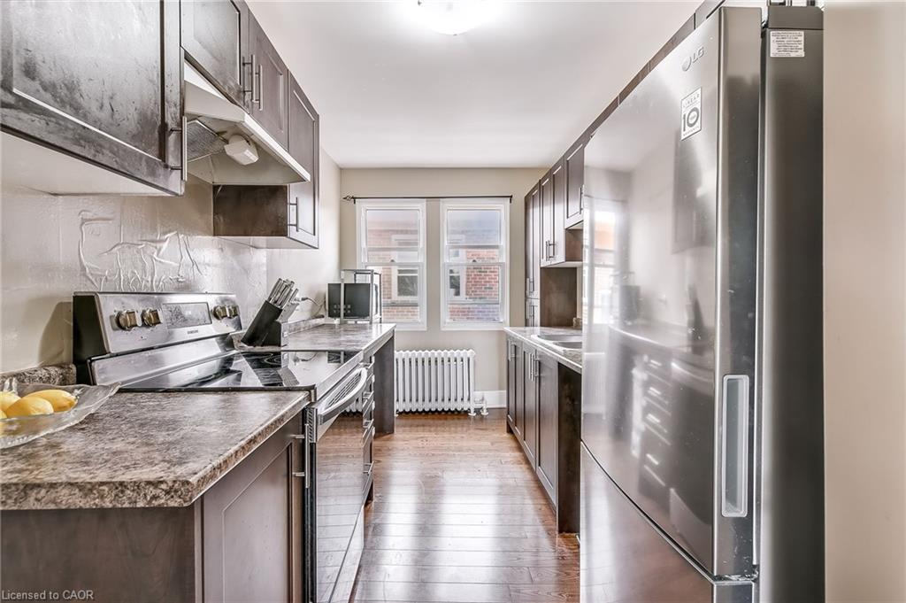 14-25 Mountwood Avenue, Hamilton, ON - Indoor Photo Showing Kitchen