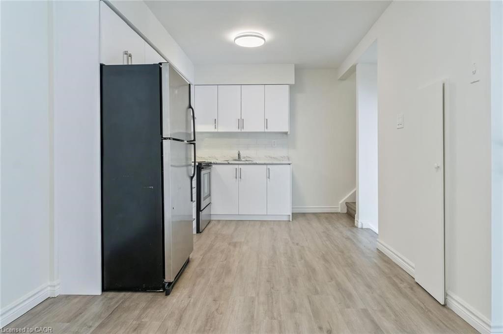 512-270 Montmorency Drive, Hamilton, ON - Indoor Photo Showing Kitchen