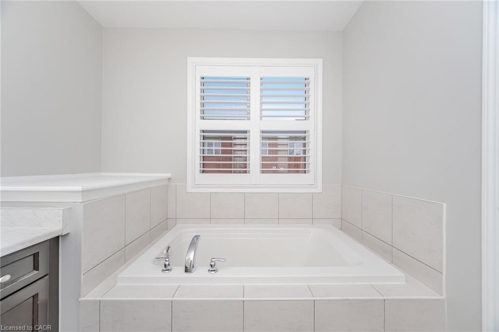 278 Gleave Terrace, Milton, ON - Indoor Photo Showing Bathroom