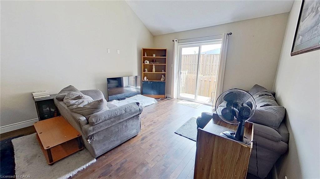5-1 Chamberlain Avenue, Ingersoll, ON - Indoor Photo Showing Living Room