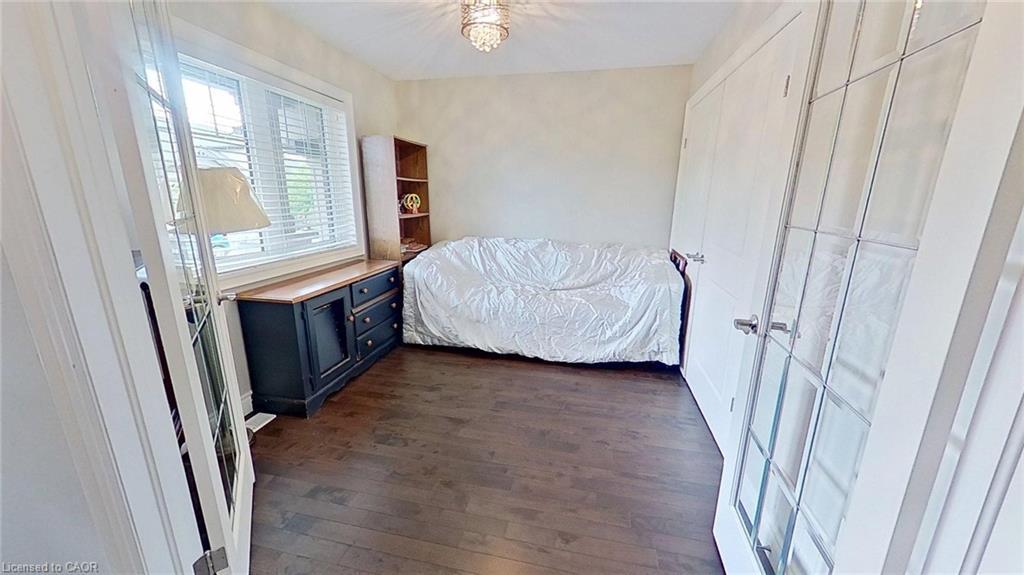 5-1 Chamberlain Avenue, Ingersoll, ON - Indoor Photo Showing Bedroom