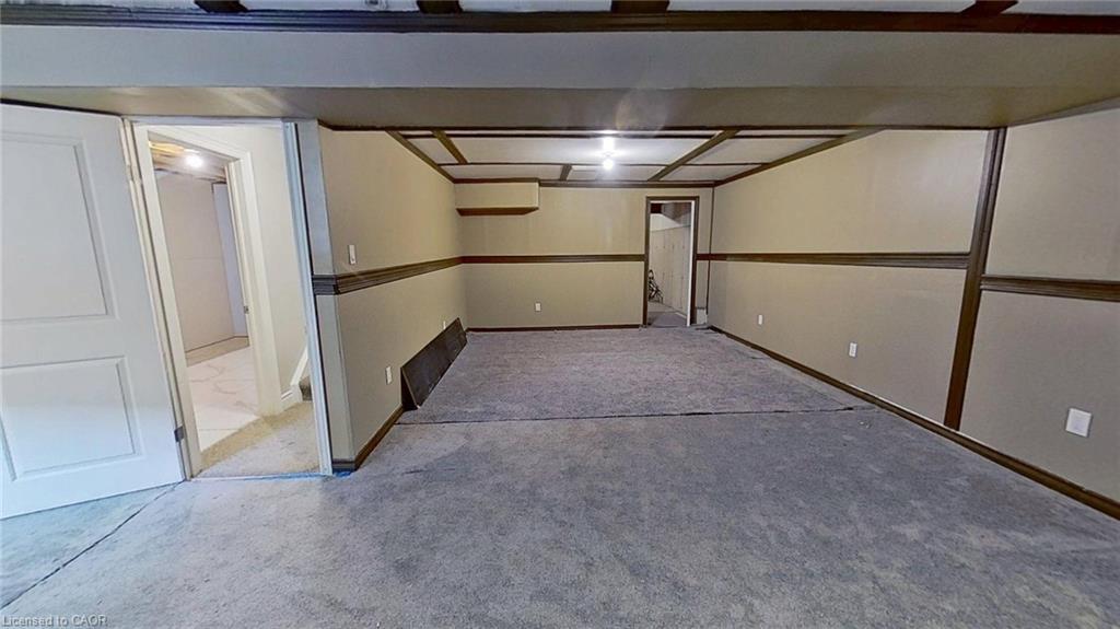 5-1 Chamberlain Avenue, Ingersoll, ON - Photo Showing Garage