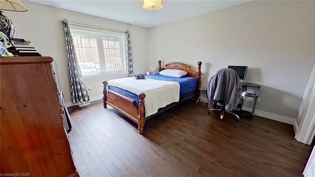 5-1 Chamberlain Avenue, Ingersoll, ON - Indoor Photo Showing Bedroom
