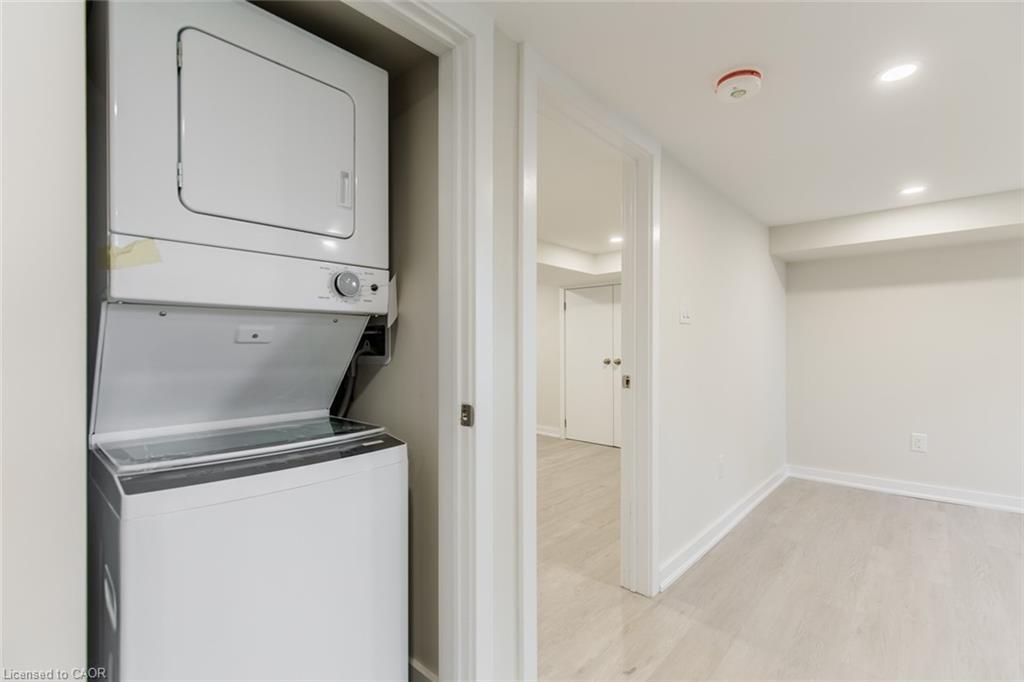 2-129 East 22Nd Street, Hamilton, ON - Indoor Photo Showing Laundry Room