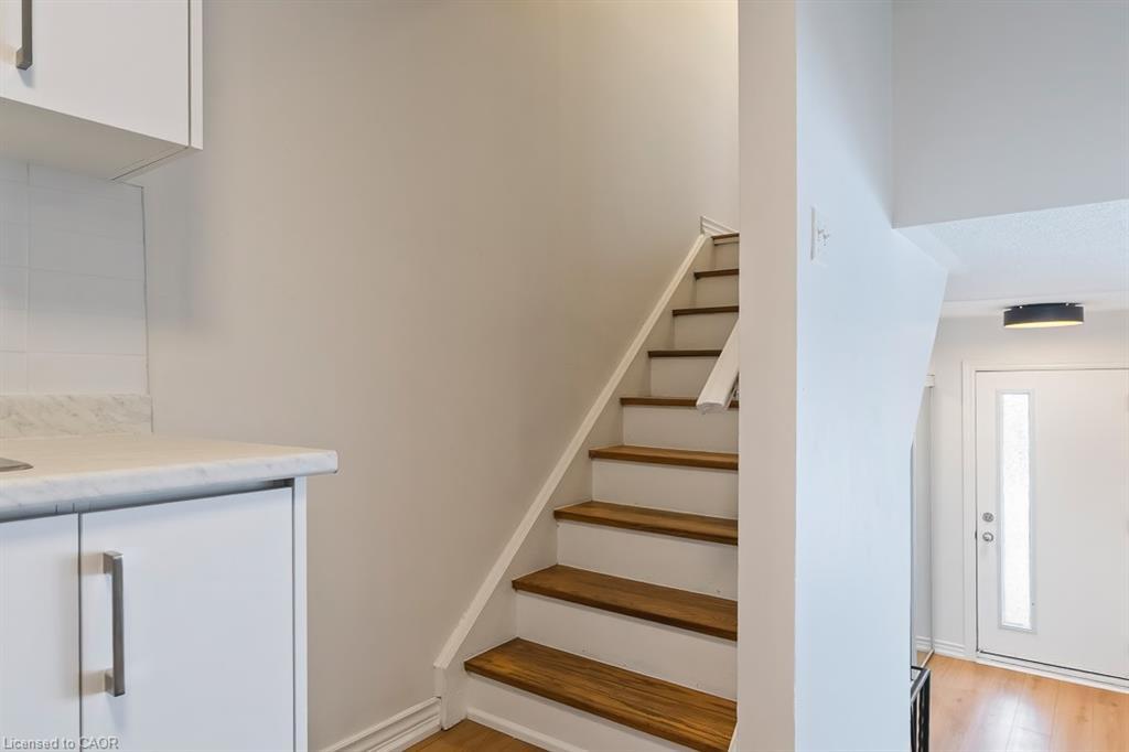 202-250 Montmorency Drive, Hamilton, ON - Indoor Photo Showing Other Room