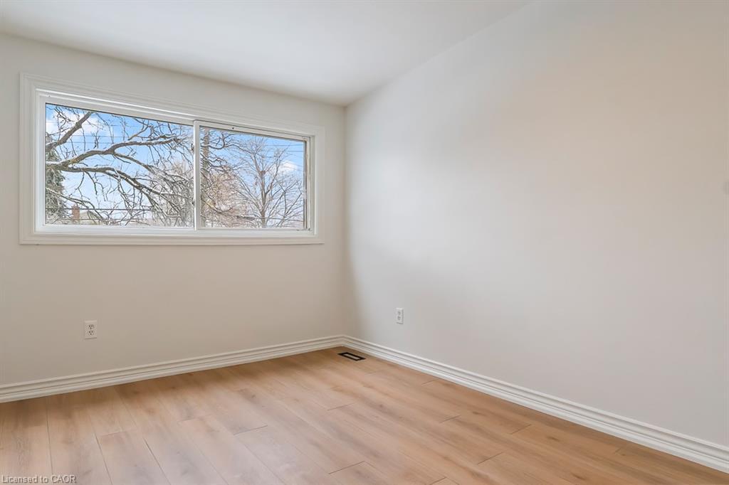 202-250 Montmorency Drive, Hamilton, ON - Indoor Photo Showing Other Room