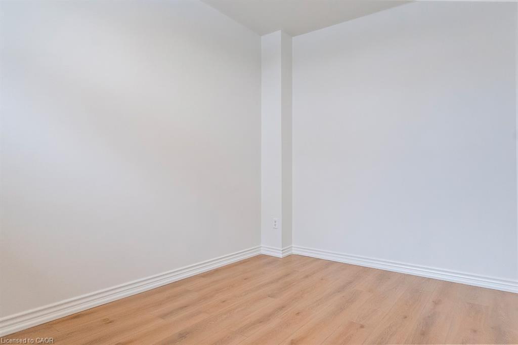 202-250 Montmorency Drive, Hamilton, ON - Indoor Photo Showing Other Room
