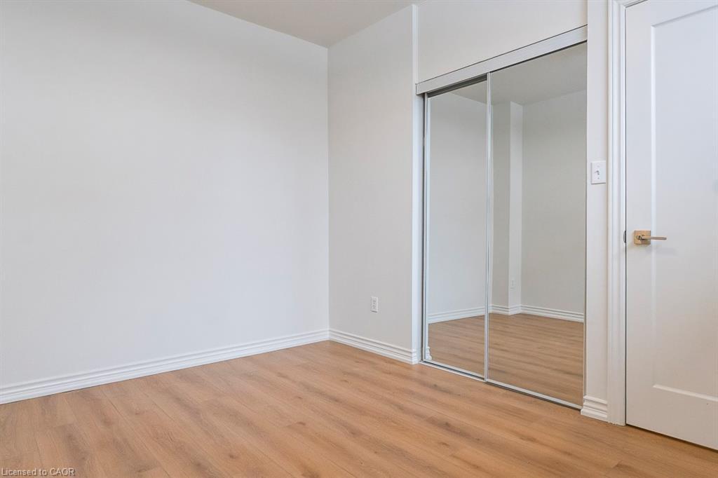 202-250 Montmorency Drive, Hamilton, ON - Indoor Photo Showing Other Room