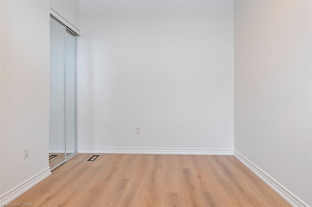 202-250 Montmorency Drive, Hamilton, ON - Indoor Photo Showing Other Room