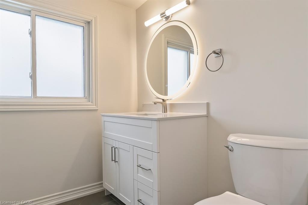 202-250 Montmorency Drive, Hamilton, ON - Indoor Photo Showing Bathroom