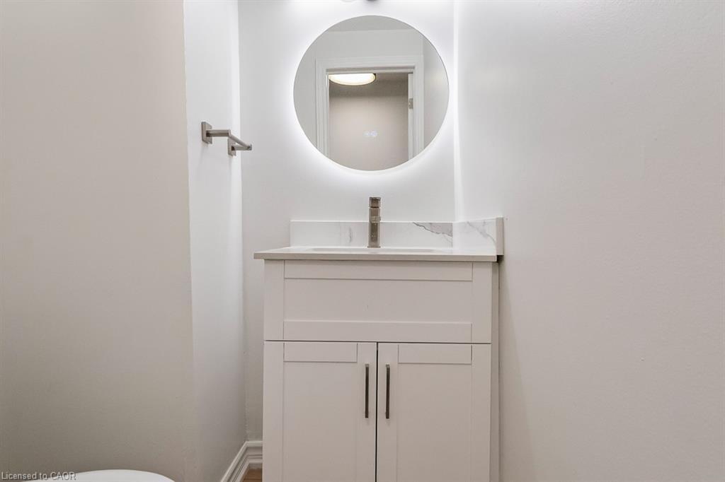 202-250 Montmorency Drive, Hamilton, ON - Indoor Photo Showing Bathroom