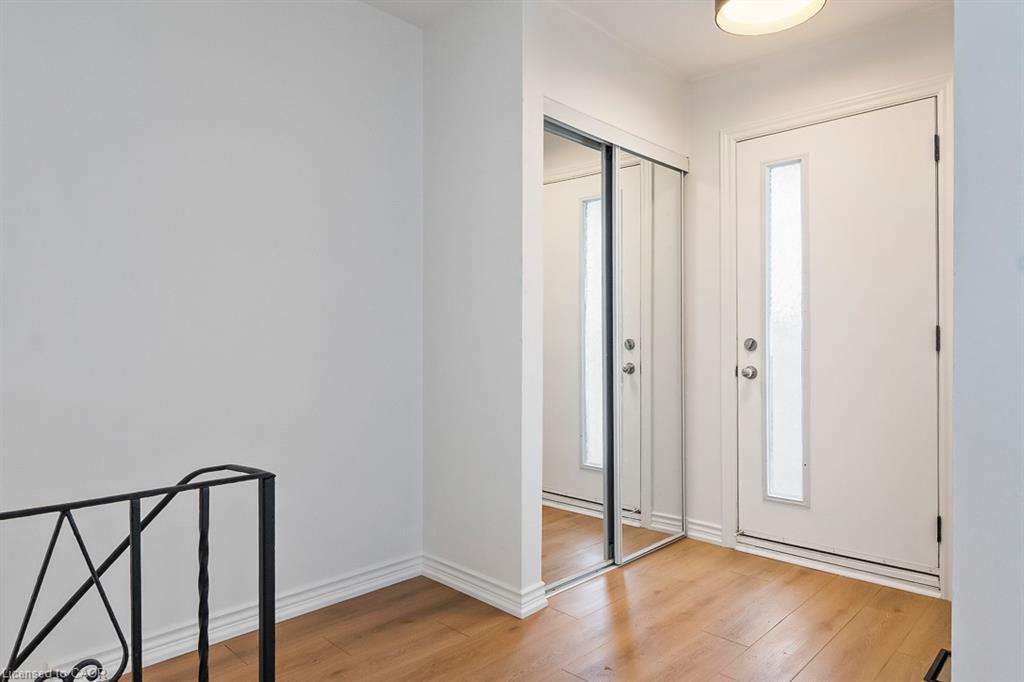 202-250 Montmorency Drive, Hamilton, ON - Indoor Photo Showing Other Room