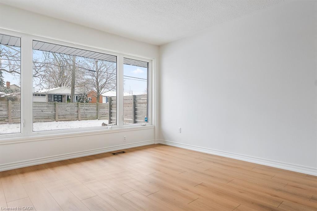 202-250 Montmorency Drive, Hamilton, ON - Indoor Photo Showing Other Room