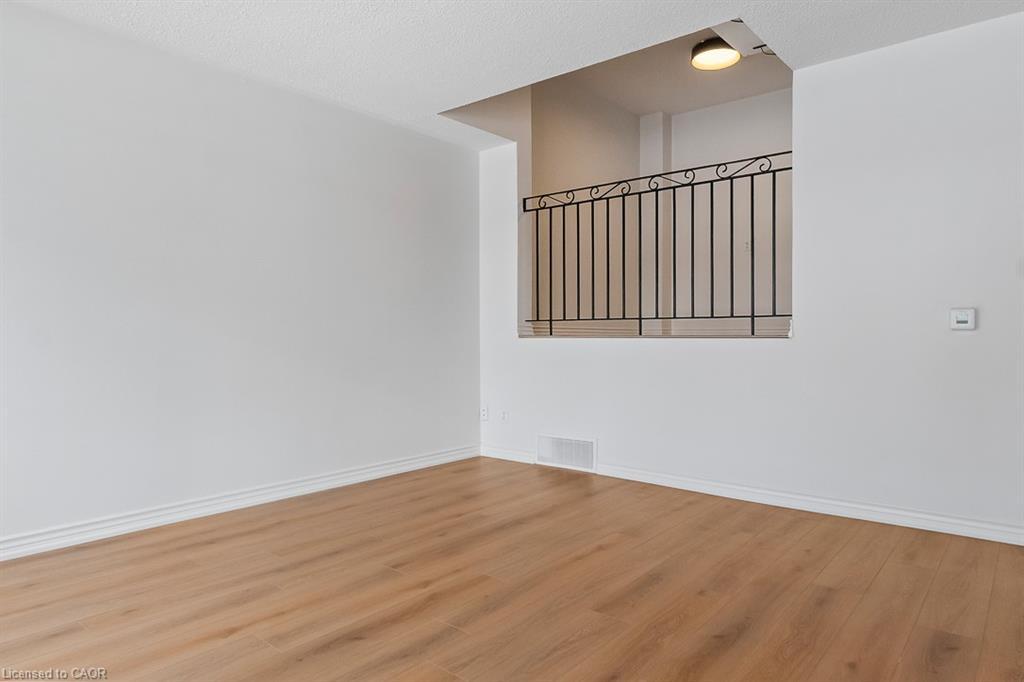 202-250 Montmorency Drive, Hamilton, ON - Indoor Photo Showing Other Room