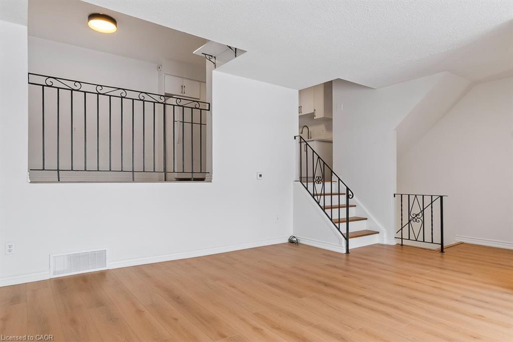 202-250 Montmorency Drive, Hamilton, ON - Indoor Photo Showing Other Room