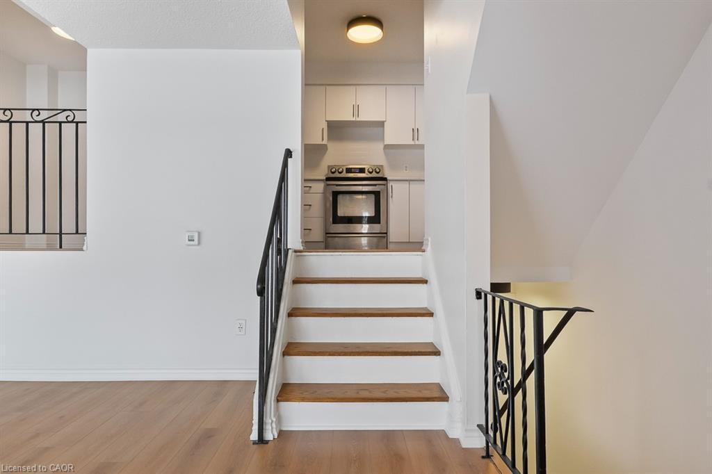 202-250 Montmorency Drive, Hamilton, ON - Indoor Photo Showing Other Room