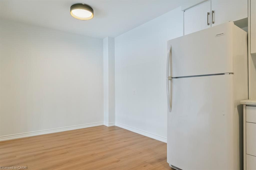 202-250 Montmorency Drive, Hamilton, ON - Indoor